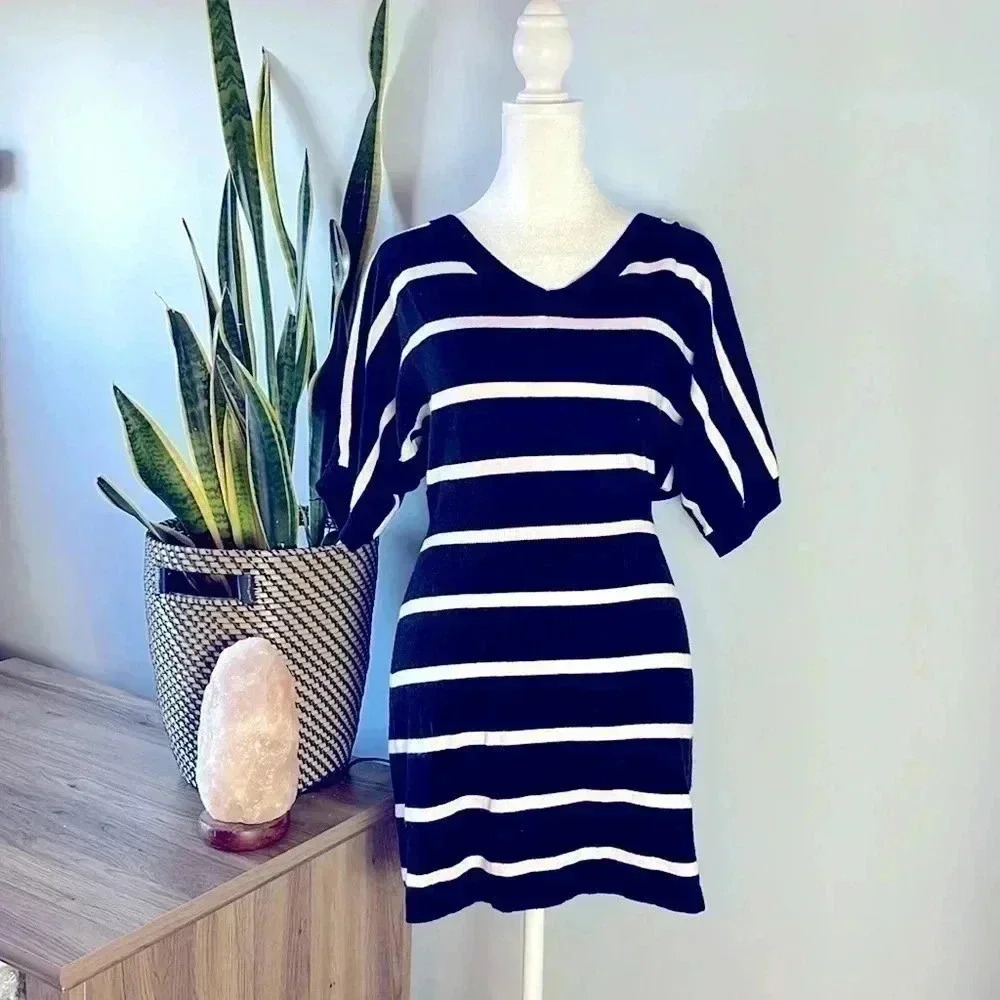 Express Womens Tunic Top Size XS Black White Stripe V Neck Casual Pullover dress